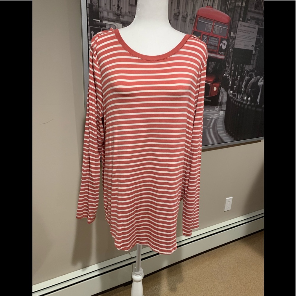 Long sleeve tee shirt